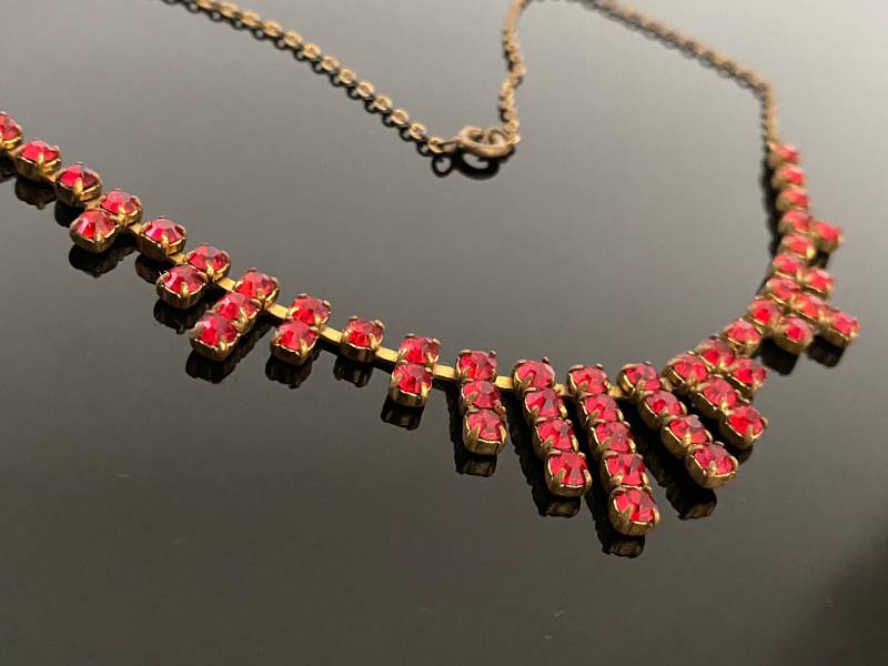Vintage Rubinrote Paste Halskette - 1950S Goldfarbener Schmuck Vintage Rubinrote Paste Halskette - 1950S Goldfarbener Schmuck von RosesandBloom
