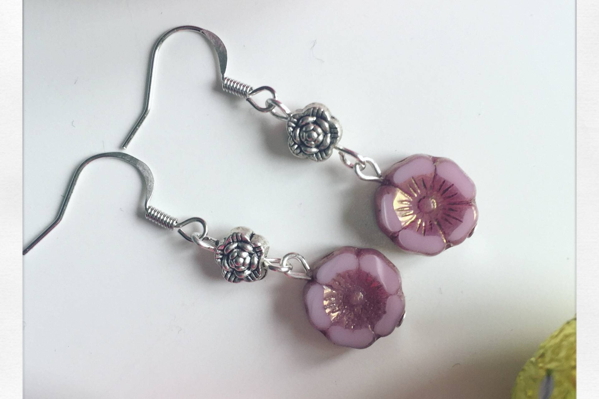 Rosa Blumen Ohrringe, Ohrringe Frühling, Silber Und Rosa, Geschenk Frau, Schönes Kleines von Rosethaliebijoux