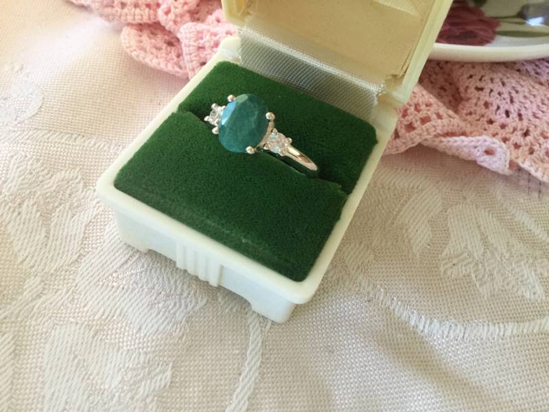 Antiker Art Deco Vintage Sterling Silber Ring Mit Smaragd Stein Und Weißen Saphiren Gr. 7 Oder O Antiker Art Deco Vintage Sterling Silber Ring Mit Smaragd Stein Und Weißen Saphiren Gr. 7 Oder O von Roseworthysvintage