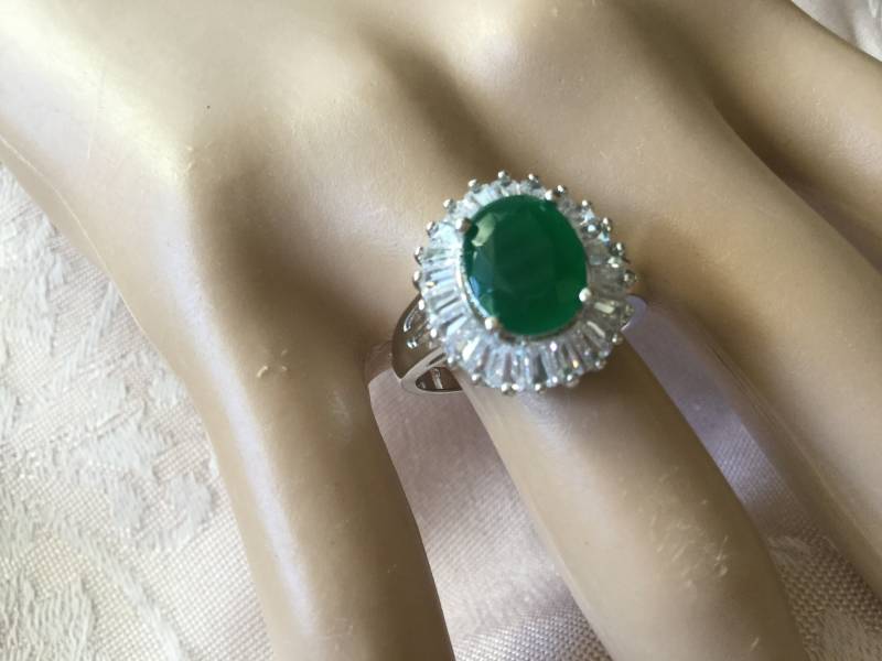 Antiker Art Deco Vintage Sterling Silber Ring Mit Smaragd Stein Und Weißen Saphiren Gr. N Antiker Art Deco Vintage Sterling Silber Ring Mit Smaragd Stein Und Weißen Saphiren Gr. N von Roseworthysvintage