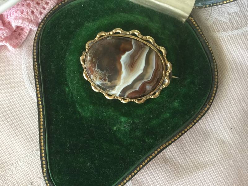 Antikschmuck Scottish Gebänderte Achat Brosche Pin Vintage-Schmuck Antikschmuck Scottish Gebänderte Achat Brosche Pin Vintage-Schmuck von Roseworthysvintage