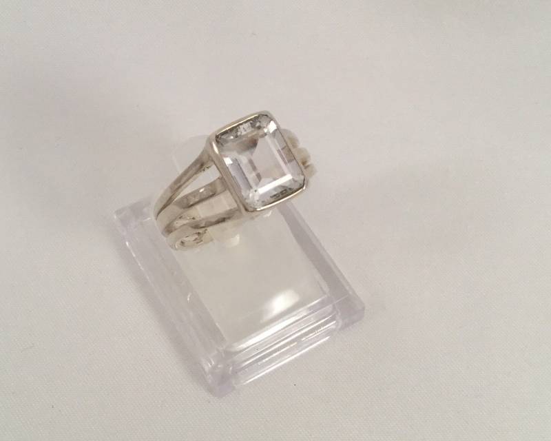 Vintage Art Deco Schmuck Sterlingsilber-Ring Mit Großen Weißen Topas Antik Ring Größe 9 Oder S Vintage Art Deco Schmuck Sterlingsilber-Ring Mit Großen Weißen Topas Antik Ring Größe 9 Oder S von Roseworthysvintage