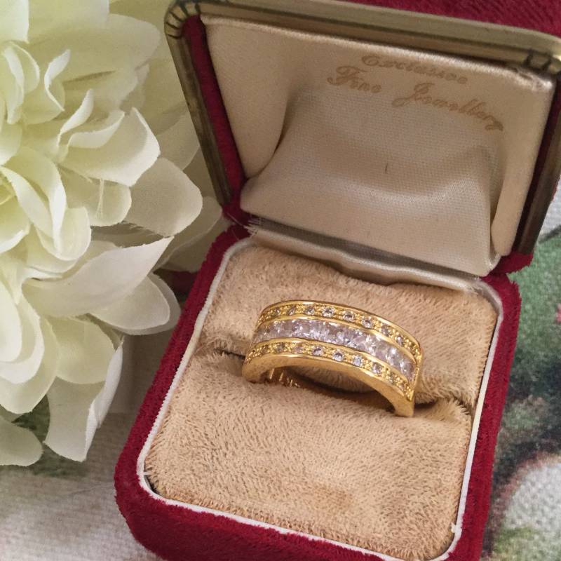 Vintage Jewellery Yellow Gold Band Ring Mit White Sapphires Antique Art Deco Jewelry Dress Size R Vintage Jewellery Yellow Gold Band Ring Mit White Sapphires Antique Art Deco Jewelry Dress Size R von Roseworthysvintage