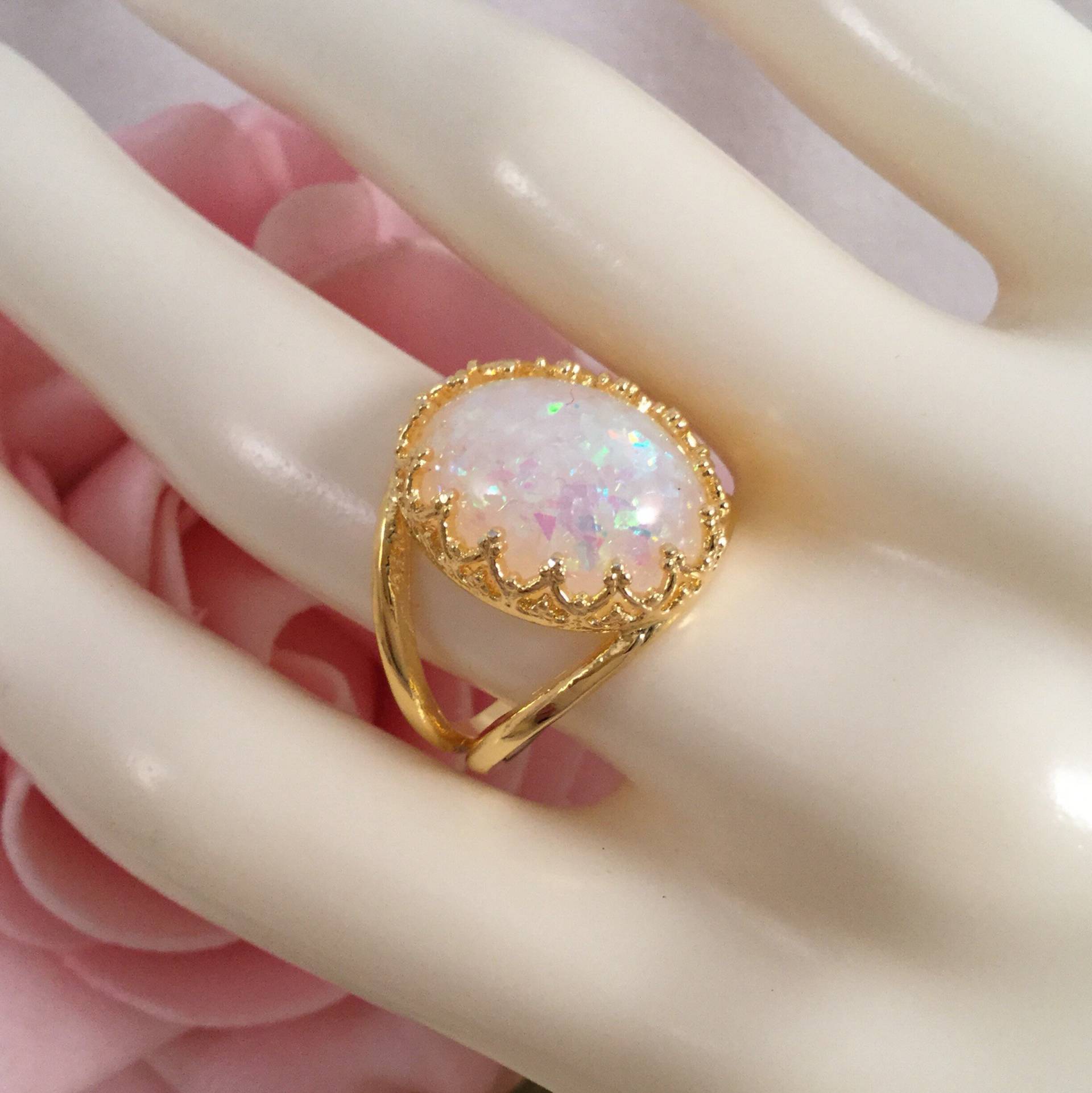 Vintage Schmuck Gelbgold Ring Mit Opal Antik Art Deco Kleid Cocktail Kleine Größe N von Roseworthysvintage