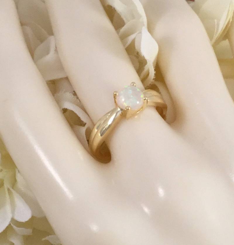 Vintage Schmuck Gelbgold Ring Mit Opal Antiker Art Deco Trachtenschmuck Kleiner Größe 7 Oder O Vintage Schmuck Gelbgold Ring Mit Opal Antiker Art Deco Trachtenschmuck Kleiner Größe 7 Oder O von Roseworthysvintage