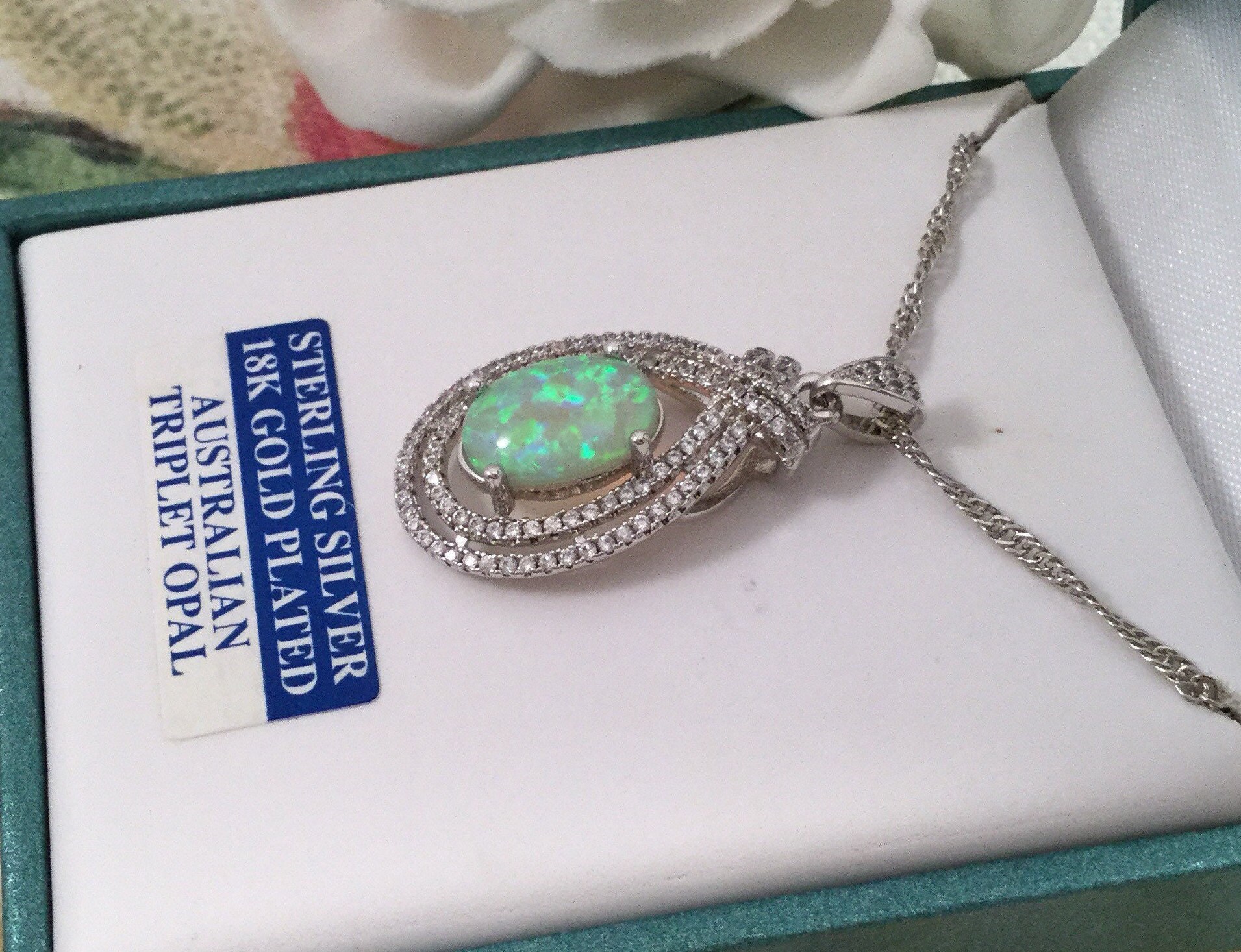 Vintage Schmuck Grün Opal Halskette Weiß Gold Anhänger Und Kette Antik Art Deco Kleid Hochzeit Braut Geschenk Für Sie Vintage Schmuck Grün Opal Halskette Weiß Gold Anhänger Und Kette Antik Art Deco Kleid Hochzeit Braut Geschenk Für Sie von Roseworthysvintage