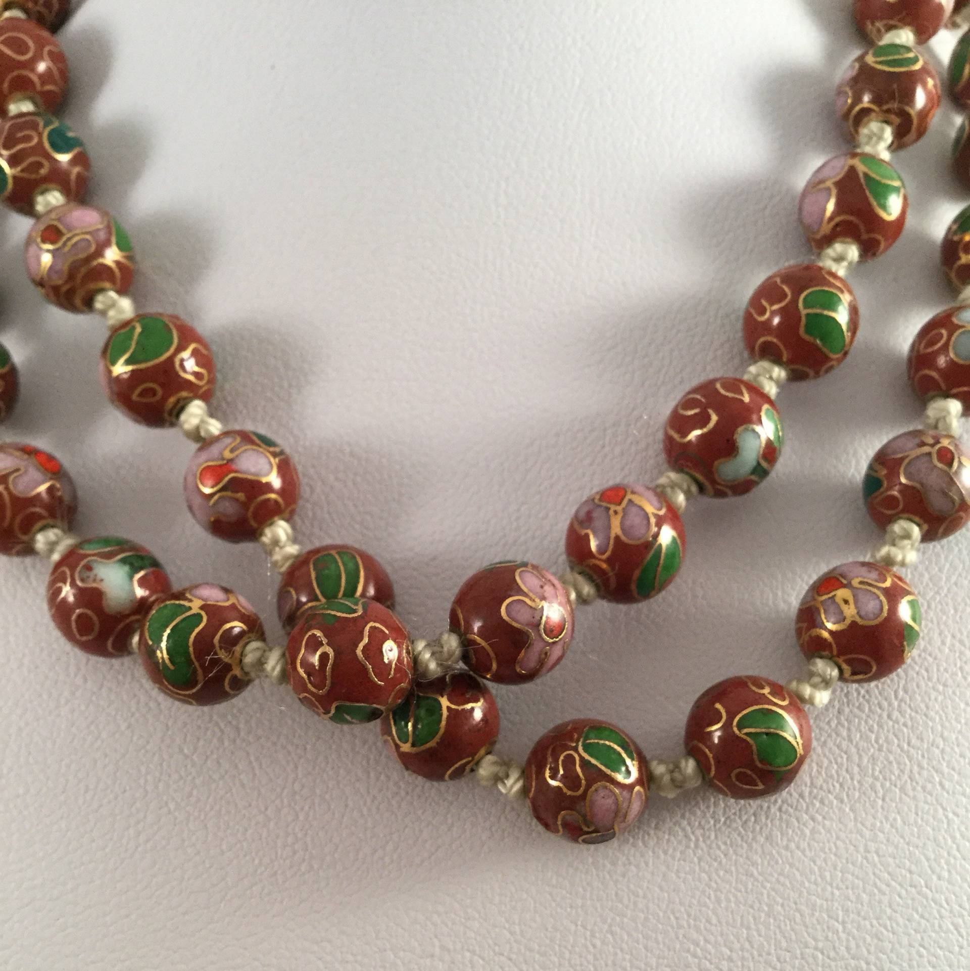 Vintage Schmuck Handgeknotete Cloisonne Perlenkette Rot Gold Pink Blau Emaille Antike Kleid Hochzeit Braut Präsentiert Geschenke Vintage Schmuck Handgeknotete Cloisonne Perlenkette Rot Gold Pink Blau Emaille Antike Kleid Hochzeit Braut Präsentiert Geschenke von Roseworthysvintage