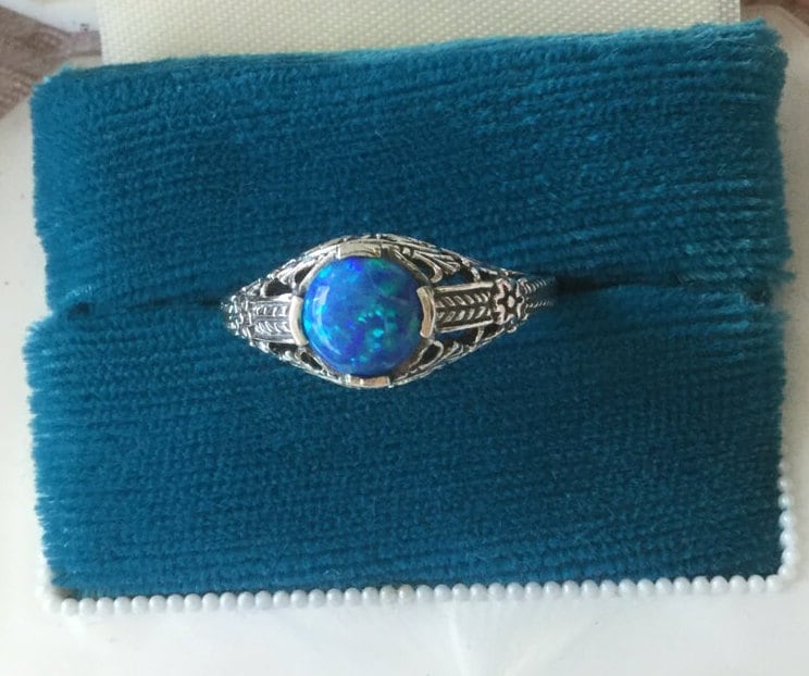 Vintage Schmuck Weißgold Ring Mit Blauem Opal Antik Art Deco Kleid Großer Größe R Vintage Schmuck Weißgold Ring Mit Blauem Opal Antik Art Deco Kleid Großer Größe R von Roseworthysvintage