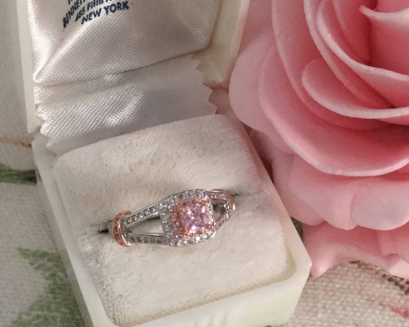 Vintage Schmuck Weißgold Ring Mit Rosa Und Weißen Saphiren Rosegold Akzente Antik Art Deco Kleid Größe L Vintage Schmuck Weißgold Ring Mit Rosa Und Weißen Saphiren Rosegold Akzente Antik Art Deco Kleid Größe L von Roseworthysvintage