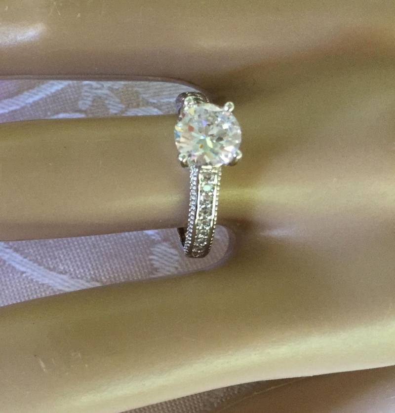 Vintage Schmuck Weißgold Ring Mit Saphiren Antik Art Deco Kleid Mittelgroß Bis Groß Größe 8 Oder Q Vintage Schmuck Weißgold Ring Mit Saphiren Antik Art Deco Kleid Mittelgroß Bis Groß Größe 8 Oder Q von Roseworthysvintage