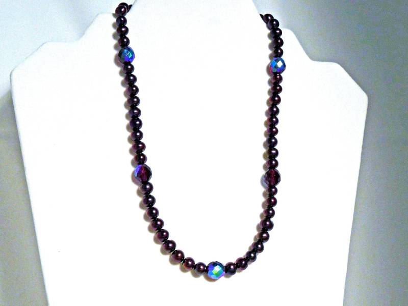 Pflaume Lila Süsswasser Perlenkette Mit Vintage Glas von RoseyTomorrows