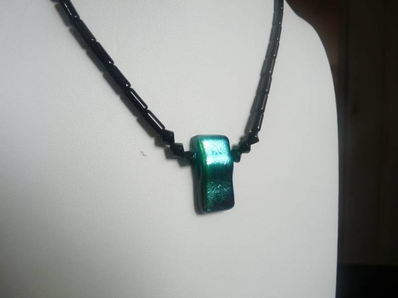 Türkis Artisan Dichroic Glas Mit Obsidian Röhrenperlenhalskette Türkis Artisan Dichroic Glas Mit Obsidian Röhrenperlenhalskette von RoseyTomorrows