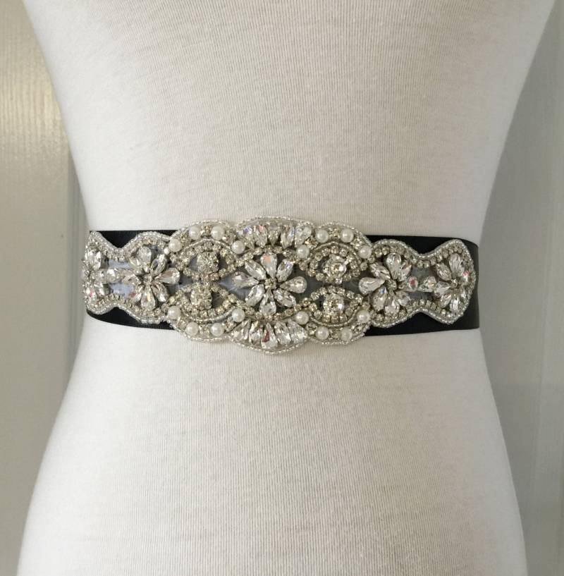 Schwarze Schärpe-Kristall Schärpe-Hochzeit Gürtel-strass Schärpe-Braut Schärpe-Florale Kristall Perle Applikation Schwarz Braut Schärpe von RoseybloomBoutique