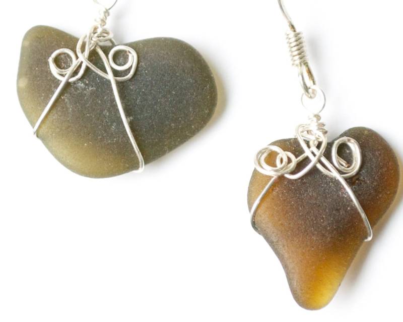 Bernsteinfarbene, Herzförmige Seeglasohrringe von RosiesArtSoup