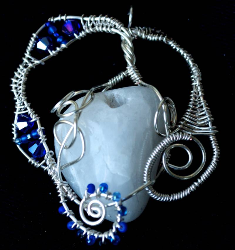 Wire Wrapped Beach Stone Halskette Wire Wrapped Beach Stone Halskette von RosiesArtSoup