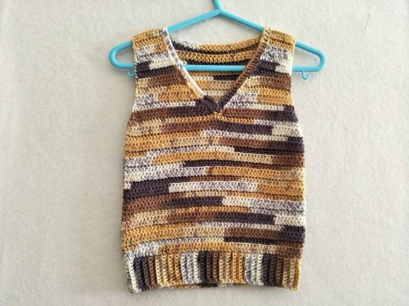 Atemberaubende Bunt Jungen Weste Atemberaubende Bunt Jungen Weste von RosiesBabyCrochet