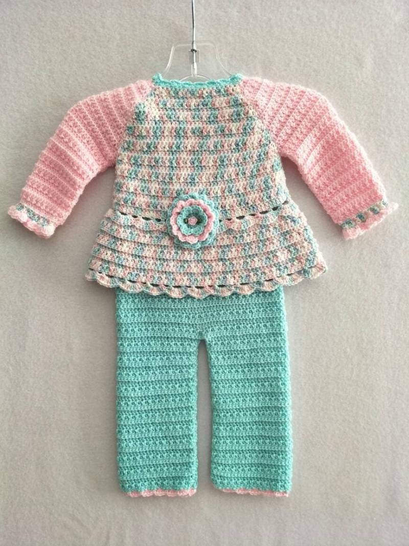 Bunte Rosa Und Aqua Blume Pullover & Hose Set Mit Passenden Kopf Band von RosiesBabyCrochet
