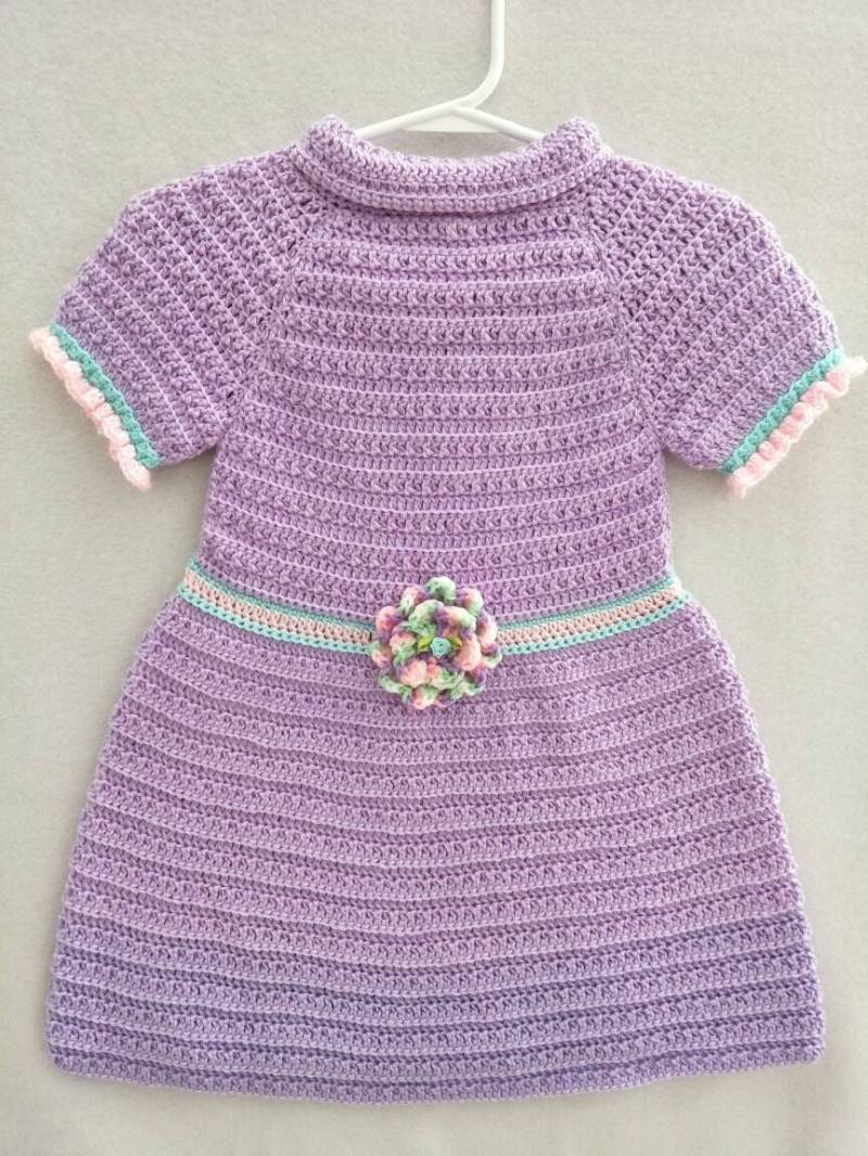 Lila Babykleid von RosiesBabyCrochet