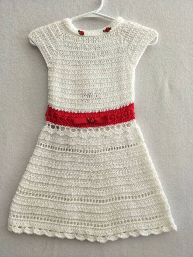 Wunderschönes Weißes Und Rotes Kleid Set von RosiesBabyCrochet