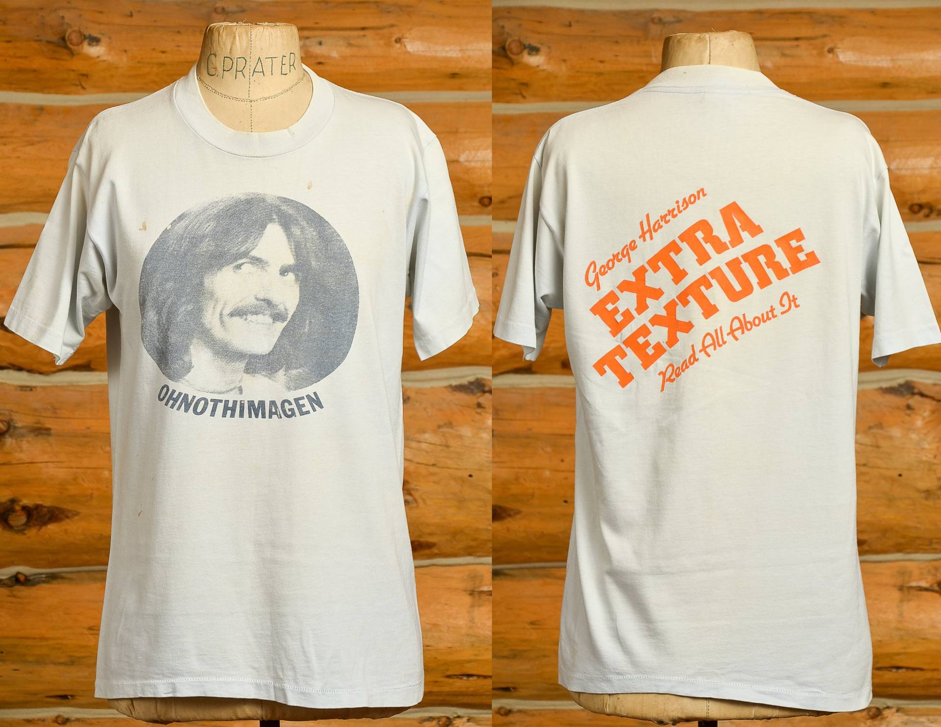 1975 George Harrison Extra Textur Album Vorder - Und Rückseite Print Baumwolle T-Shirt von RoslynTrading