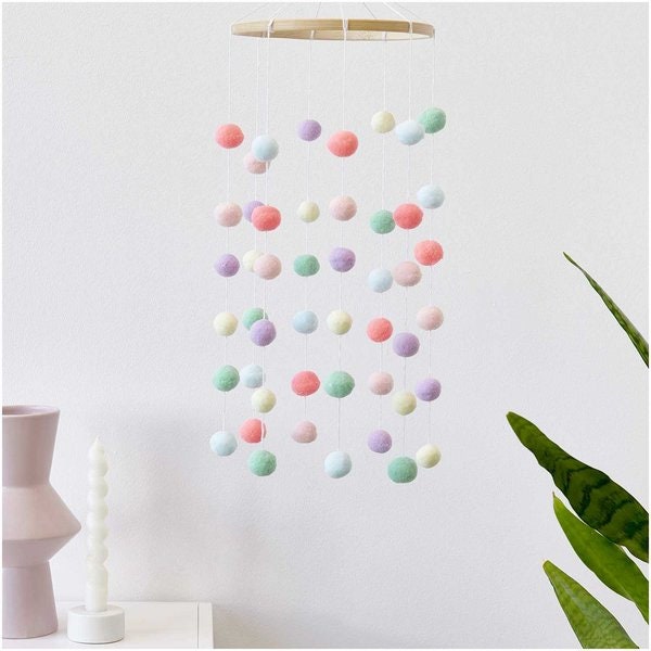 Bastelset Pompon Mobile | Zur Geburt Pastell-Regenbogen von Rosmarinparty