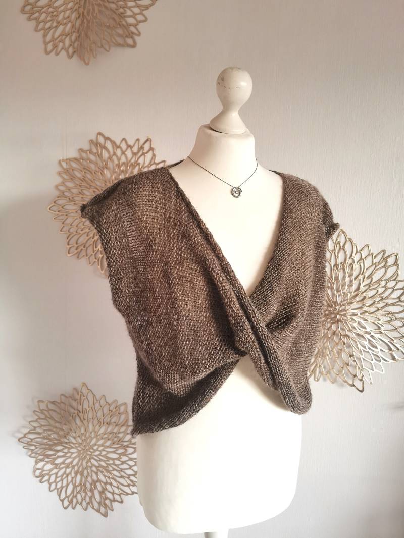 Feines Boho Wickeltop M/L in Grau Braun Beige, Damen Wickelpullover, Gestrickter Pullunder, Mohair Strick Top, Wickel Shirt, Strickweste von RosnicDesign
