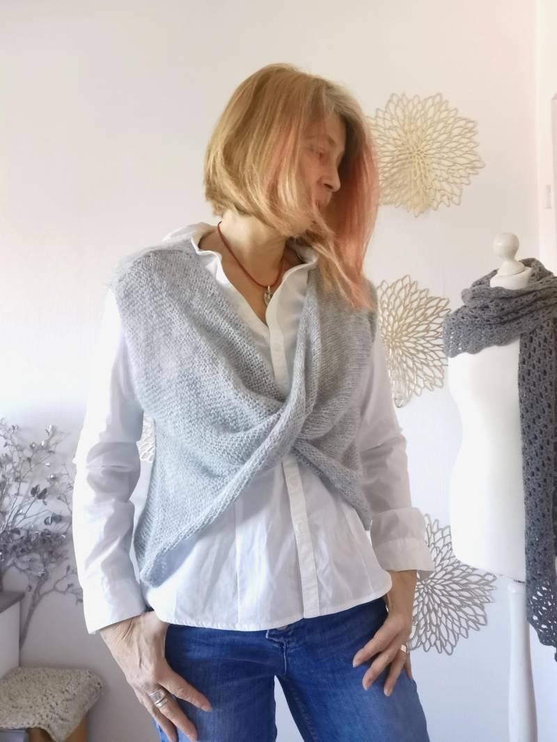 Feines Wickeltop M in Hellgrau, Damen Wickelpullover, Gestrickter Pullunder, Strick Top Aus Wolle, Wickel Shirt Pullunder von RosnicDesign