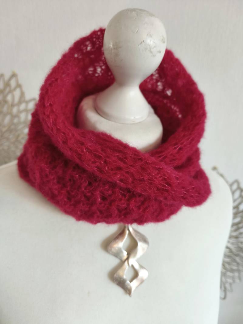 Kleiner Loopschal Aus Alpaka Seide, Gestrickter Halswärmer, Damen Halstuch, Leichter Schal, Strickschal, Wickelschal, Große Farbauswahl Kleiner Loopschal Aus Alpaka Seide, Gestrickter Halswärmer, Damen Halstuch, Leichter Schal, Strickschal, Wickelschal, Große Farbauswahl von RosnicDesign