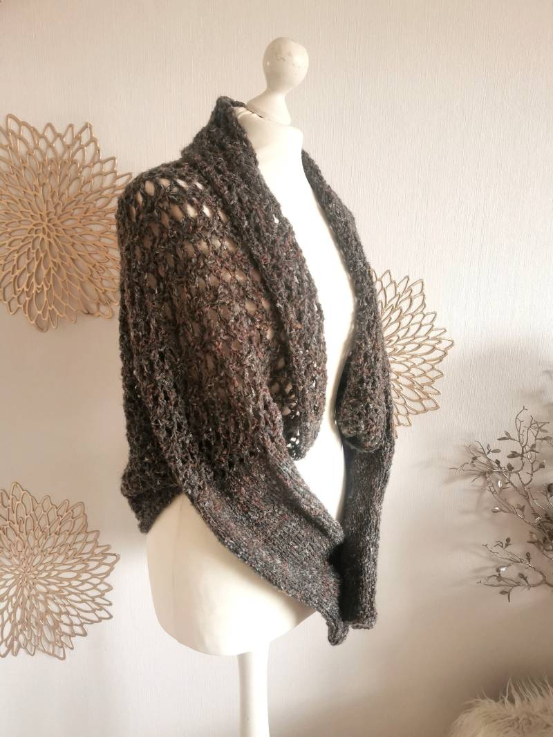 Strickcardigan Grau Meliert, Flauschiger Seelenwärmer Shrug, Ärmelschal, Strickbolero, Strickweste Strickjacke, Handgestrickte Damen Jacke von RosnicDesign