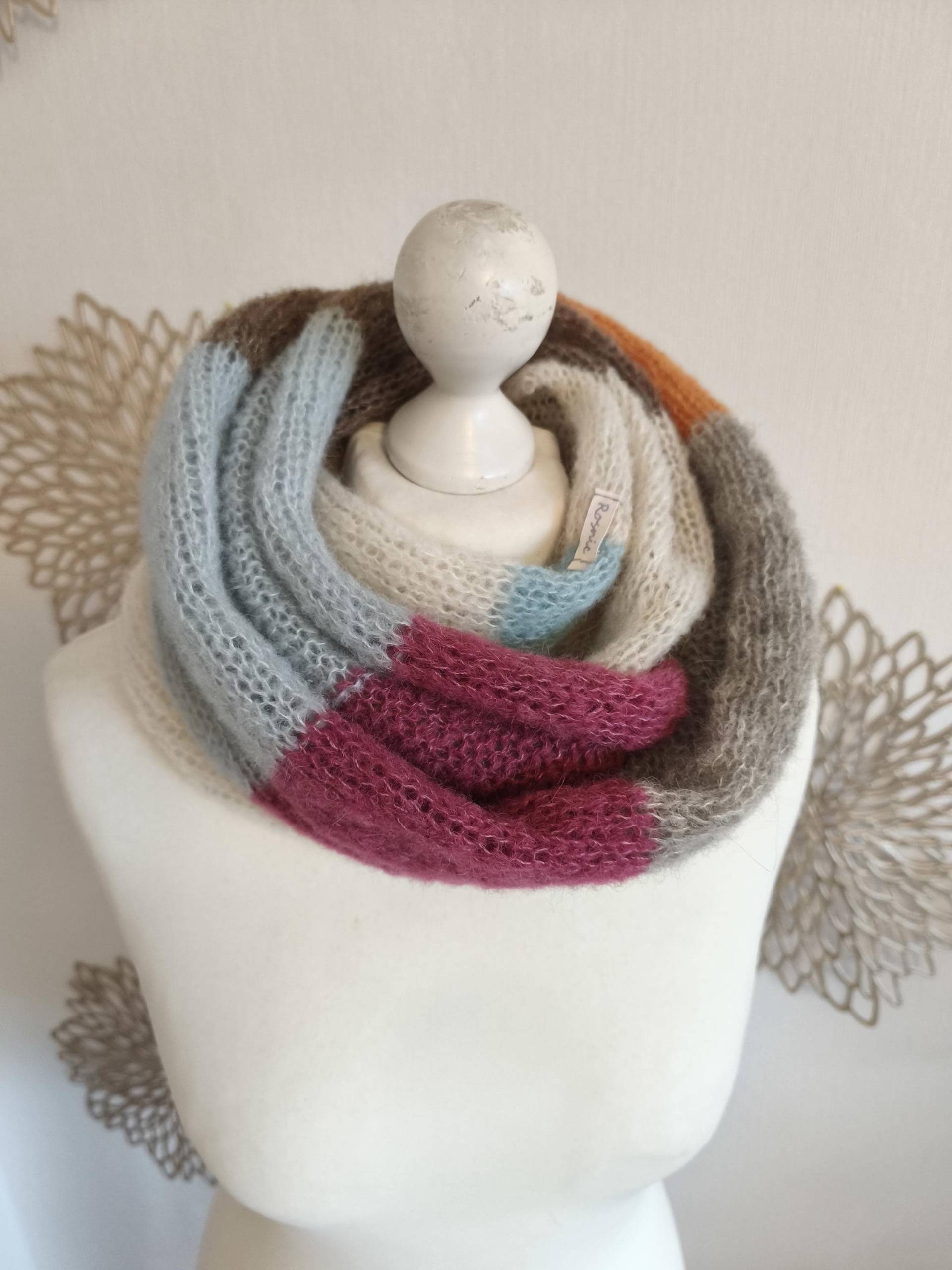 Weicher Loopschal Aus Alpaka Und Seide, Color Blocking Damen Schal, Loop Pastellfarben, Mädchen Rundschal, Gestrickter Endlosschal von RosnicDesign