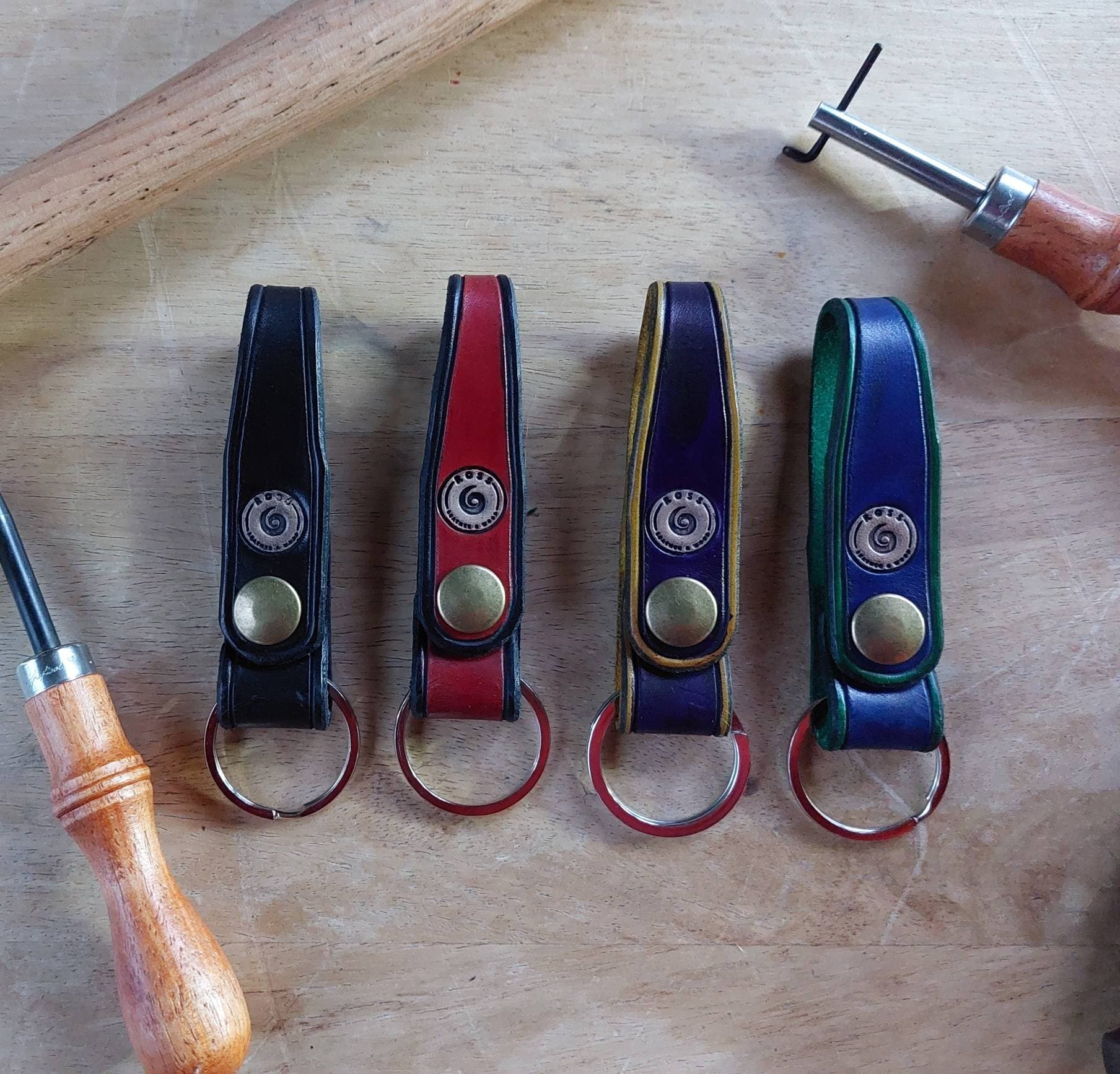 Schlüsselanhänger Aus Leder Schlüsselanhänger Aus Leder von RossLeatherandWood