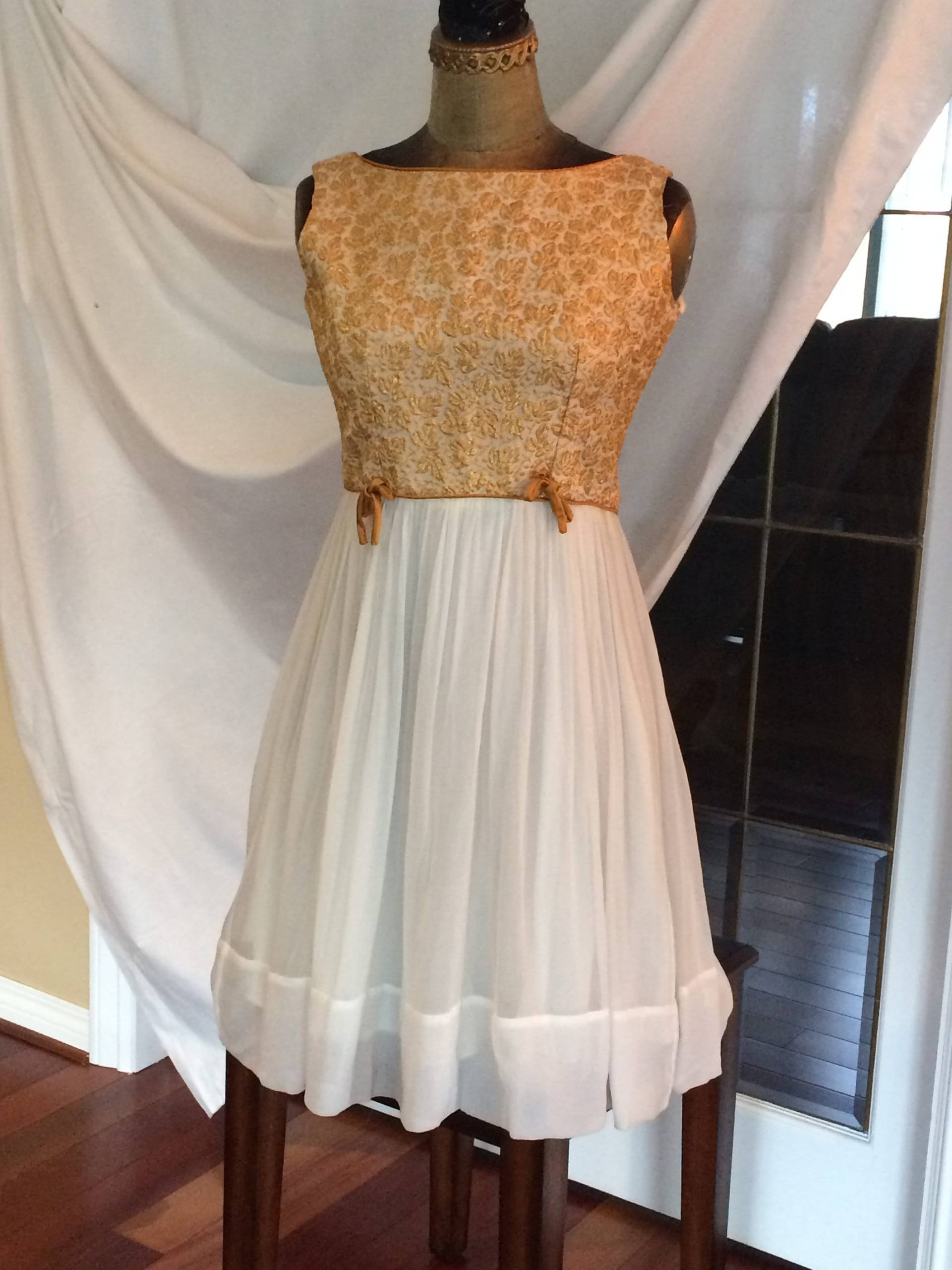 Gold Brokat Und Chiffon Gold Brokat Und Chiffon von RosysClosetCanada