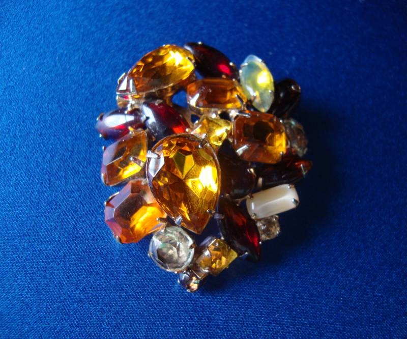 Vintage Strass Obstsalat Brosche Bernstein, Rubin, Gold Ton Vintage Strass Obstsalat Brosche Bernstein, Rubin, Gold Ton von RosysCozyCorner