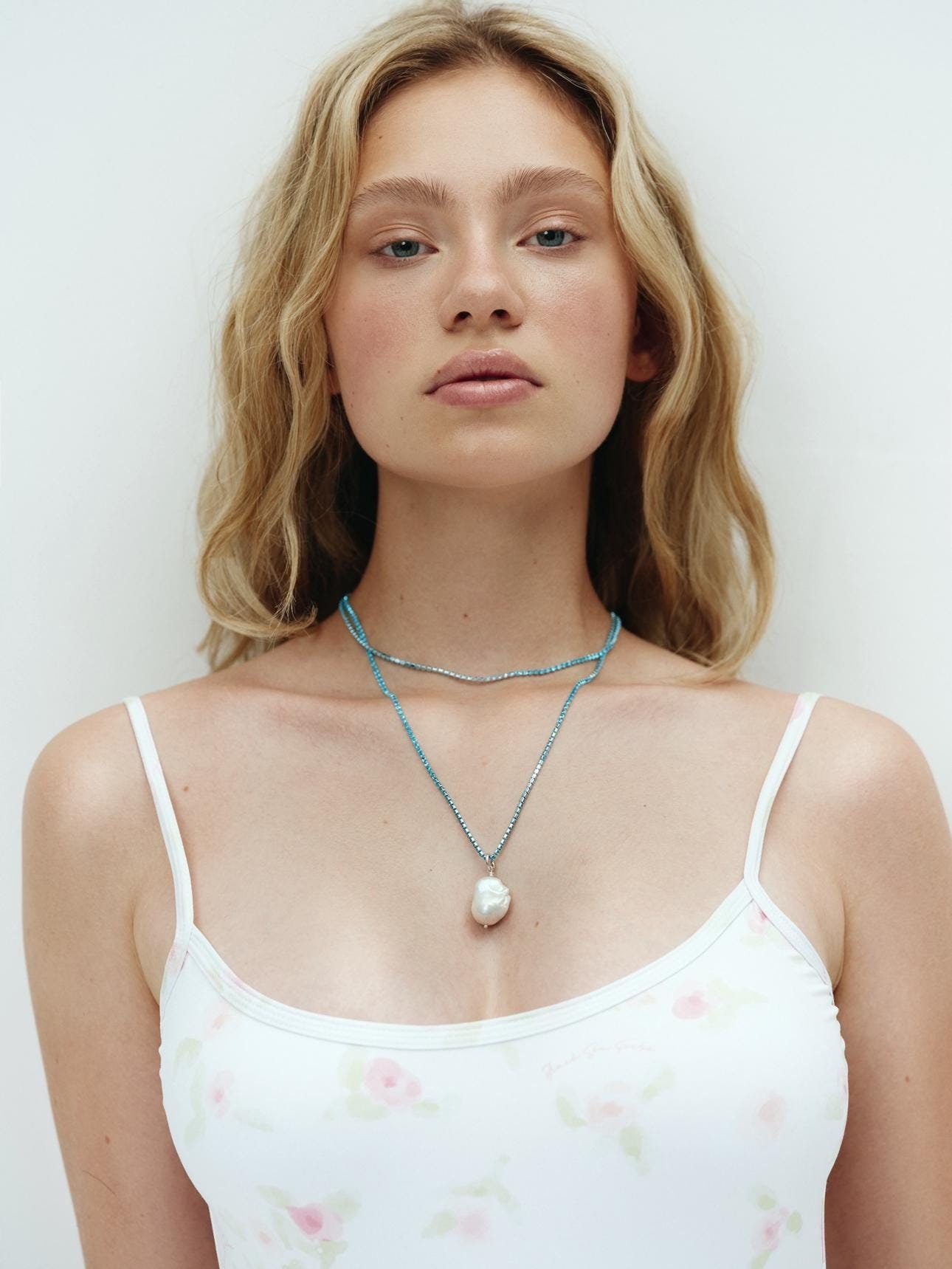 Lange Blaue Funkelnde Kristallkette Strasssteinkette Mit Großer Barockperle Sotoir Kristallbecher Kettenanhänger Barockperlen Phantasieschmuck Lange Blaue Funkelnde Kristallkette Strasssteinkette Mit Großer Barockperle Sotoir Kristallbecher Kettenanhänger Barockperlen Phantasieschmuck von RotersandStudio