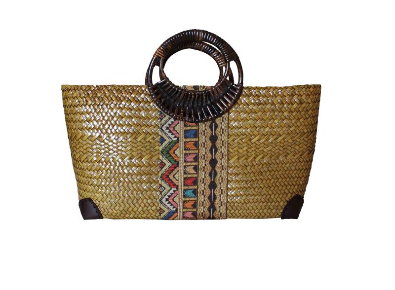 strohtasche in Braun Tasche Handtasche Einkaufstasche Für Freizeit Shopping Und Altag Mit Henkel Aus Holz Innefutter von RotfuchsOnlineShop