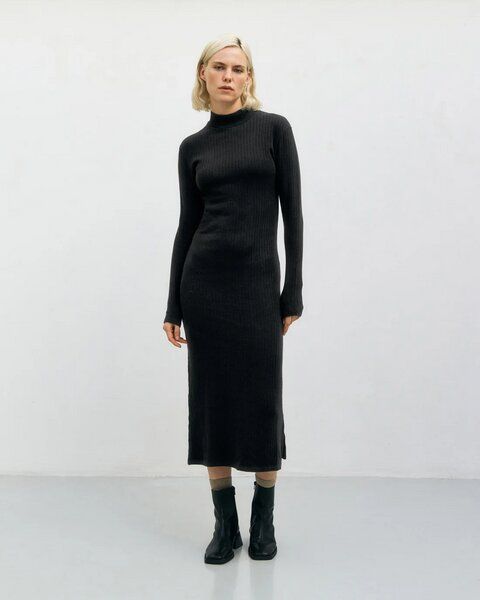 Rotholz Mock Neck Kleid aus Rippenstrick von Rotholz