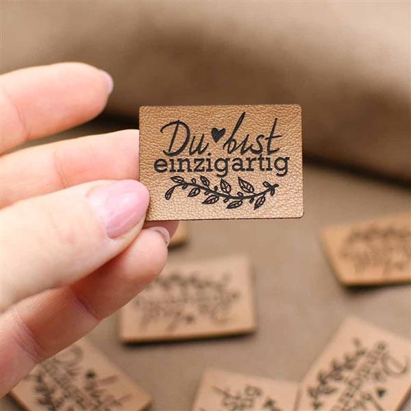 Label Aufnäher Kunstleder Du Bist Einzigartig Label Aufnäher Kunstleder Du Bist Einzigartig von Rotkaehlchen