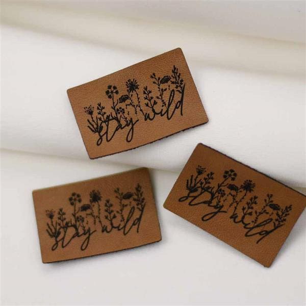 Label Aufnäher Kunstleder Stay Wild Label Aufnäher Kunstleder Stay Wild von Rotkaehlchen