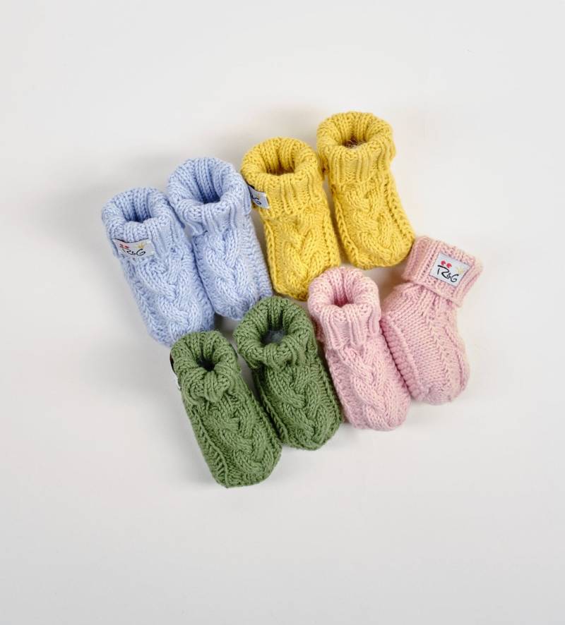 Babybooties, Babyparty, Bio, Geburt, Geschenk, Gots, Handgefertigt, Strickwaren, Taufe von RotkaeppchenUndGoldm