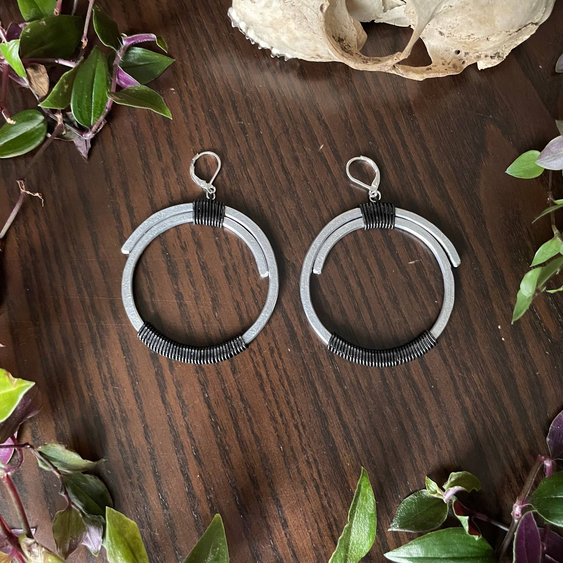Simple Hammered Hoops von RottenDecayJewellery