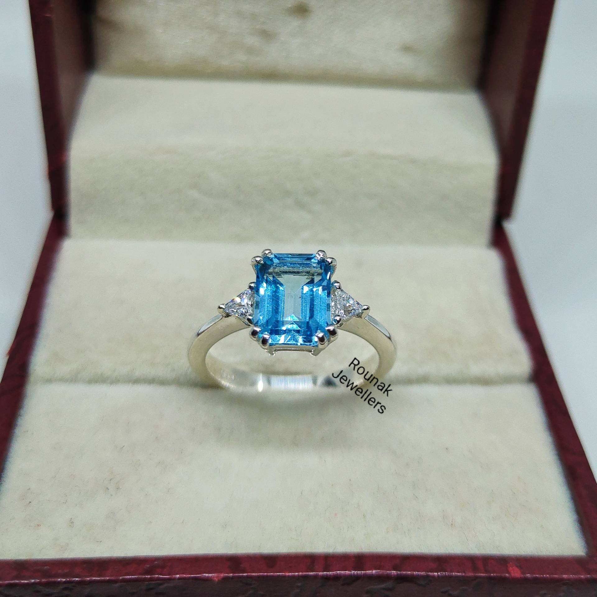 2.85 Ct Smaragdschliff Blauer Topas Ring, 925 Sterling Silber, Stapelring, Solitär Verlobungsring, Jahrestagsgeschenk, Art Deco Ring von RounakJewellers