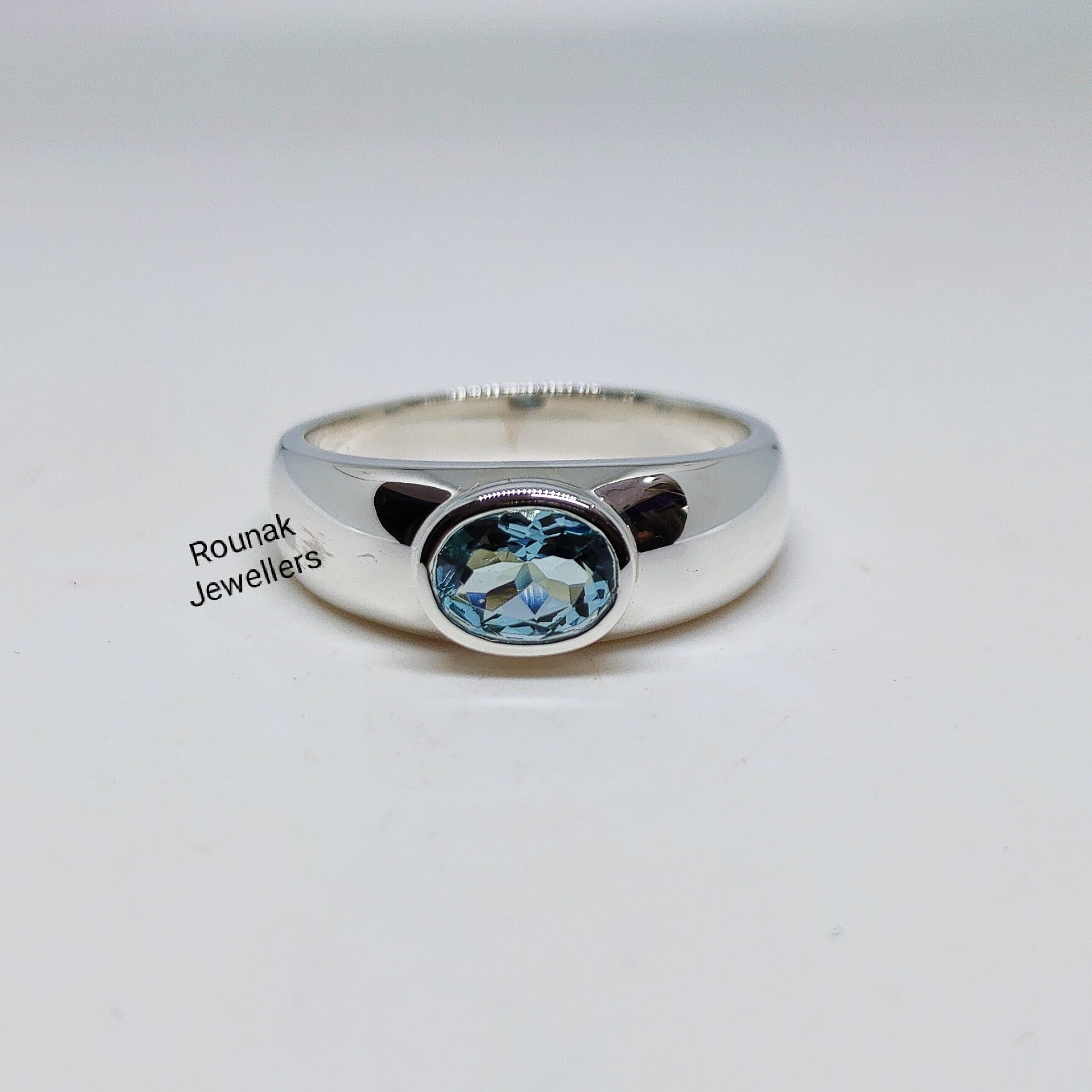 Aquamarin Ring, Versprechen Minimalist März Birthstone Oval Valentine Geschenk Ring Für Sie von RounakJewellers