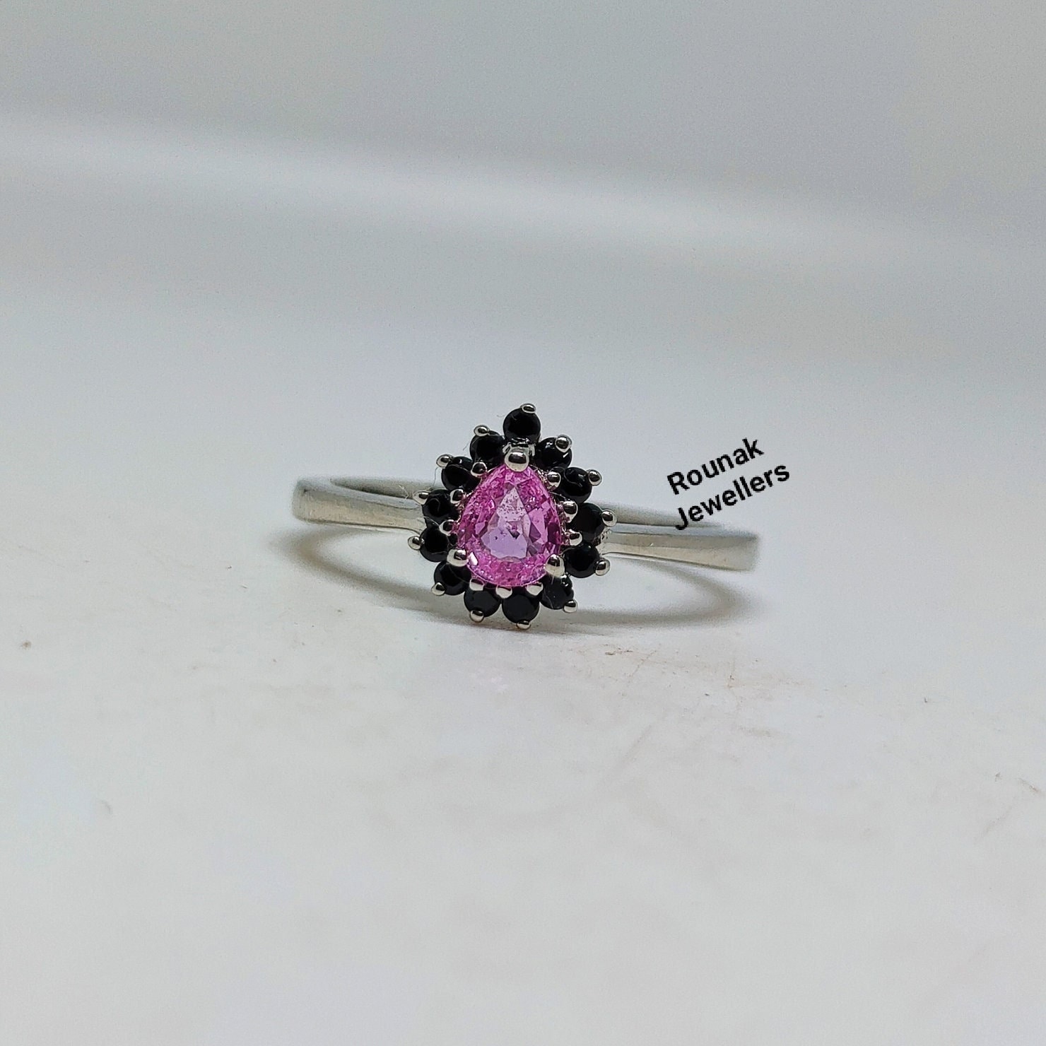 Echter Rosa Saphir Ring, Verlobungsring, 925 Sterling Silber, Schwarzer Spinell Stapelring, Frauen Ring von RounakJewellers