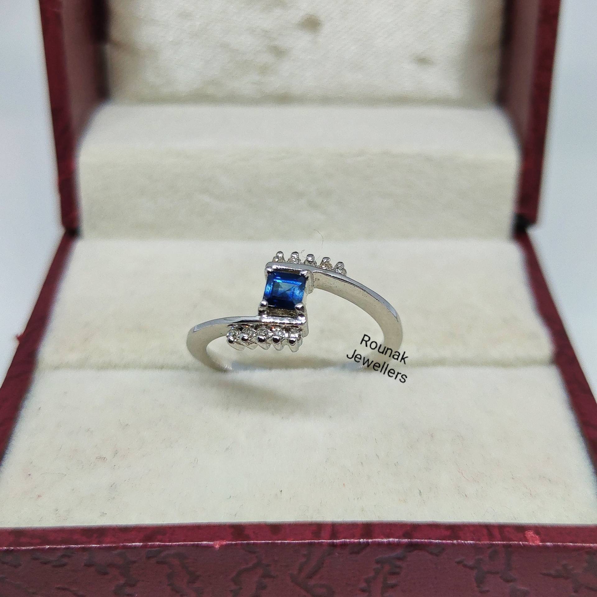 Einzigartiger Blauer Saphir Und Diamant Ring, Vintage Ring Für Mädchen, Verlobungsring, 925 Sterling Silber Versprechen Geschenk von RounakJewellers