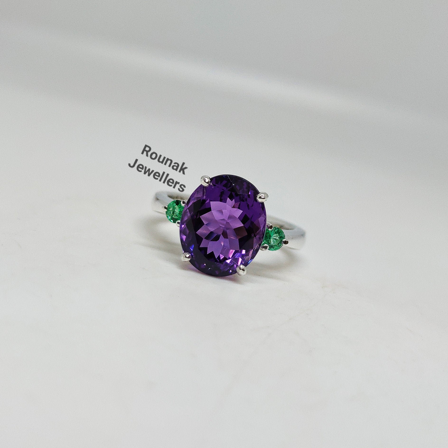 Lila Amethyst Ring, Natürlicher 925 Sterling Silber, Februar Geburtsstein, Smaragd Verlobungsring, Zierlicher Versprechen Ring von RounakJewellers