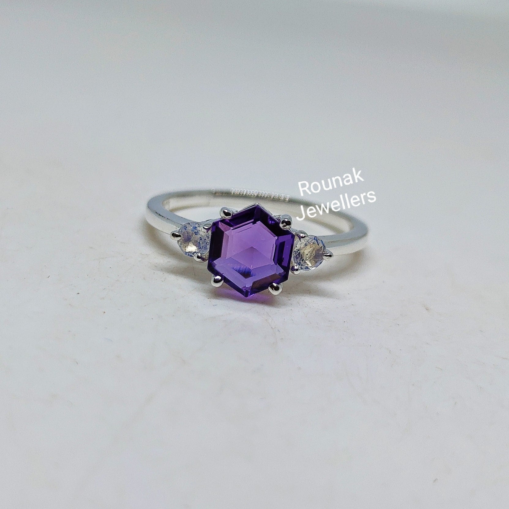 Natürlicher Amethyst Ring, Vintage Mondstein 925 Sterling Silber, Solitär Februar Geburtsstein, Versprechen Geschenk von RounakJewellers