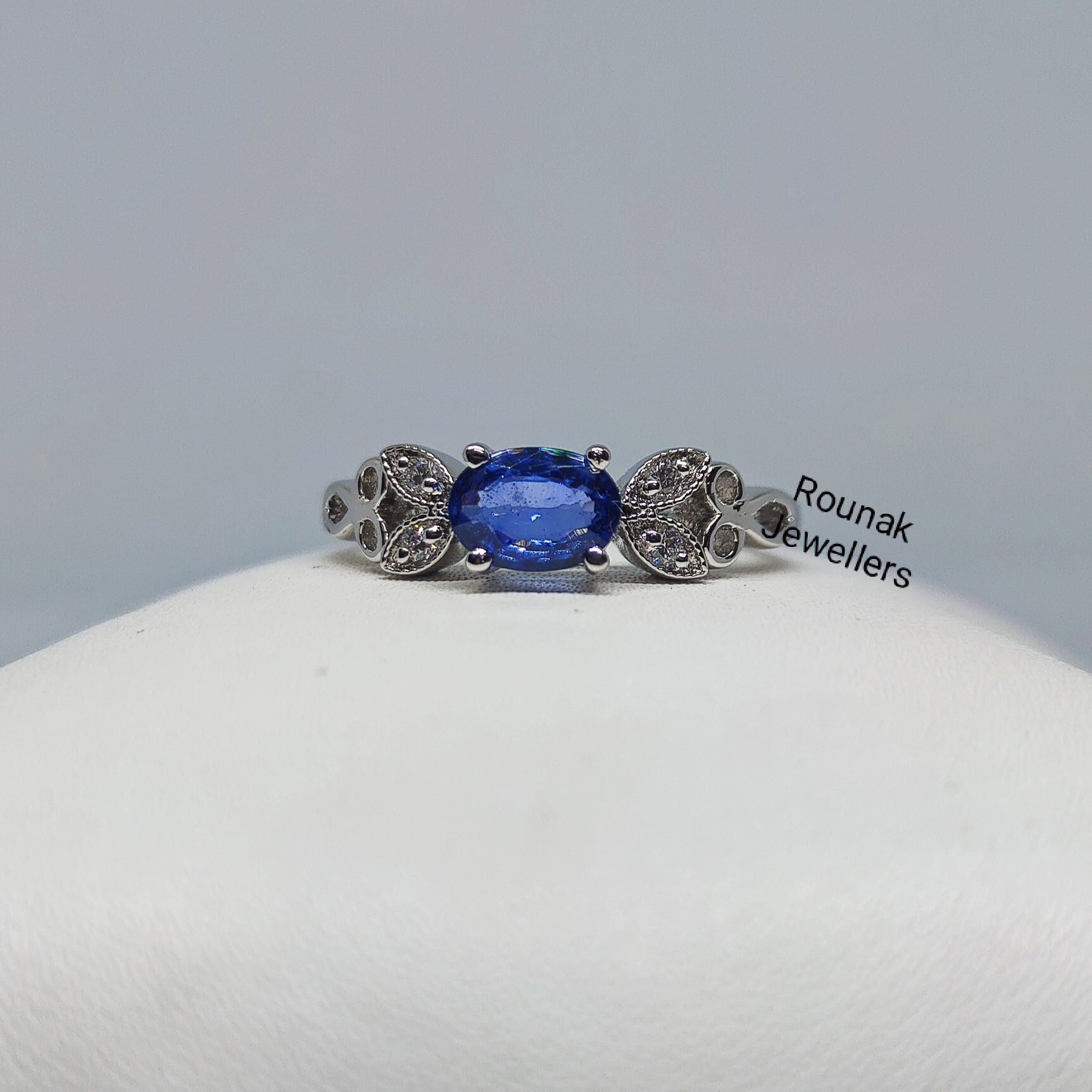 Natürlicher Blauer Saphir Ring, Verlobungsring, Stapelring, 925 Sterling Silber, Minimalist Geschenk Für Mama Frau von RounakJewellers