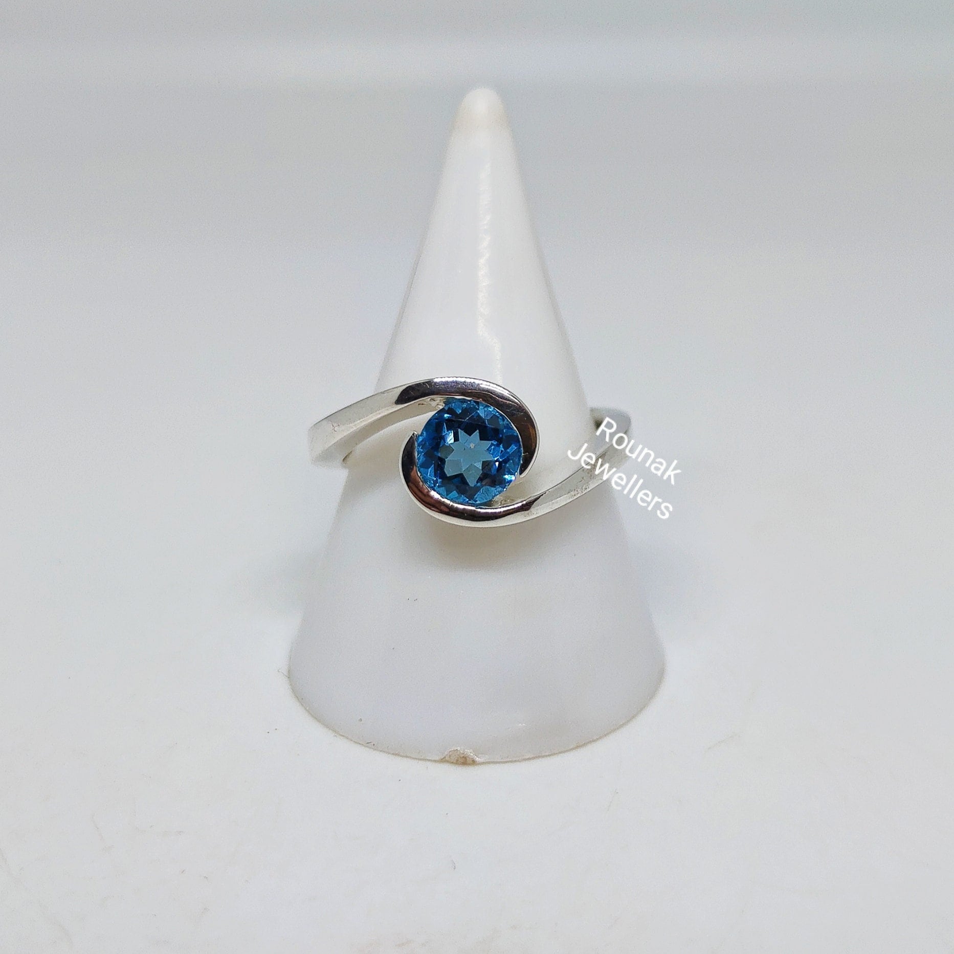 Natürlicher Blautopas Ring, Minimalist Solitär 925 Sterling Silber, Geburtstagsgeschenk, Jahrestag Frauen Geschenk Für Sie von RounakJewellers