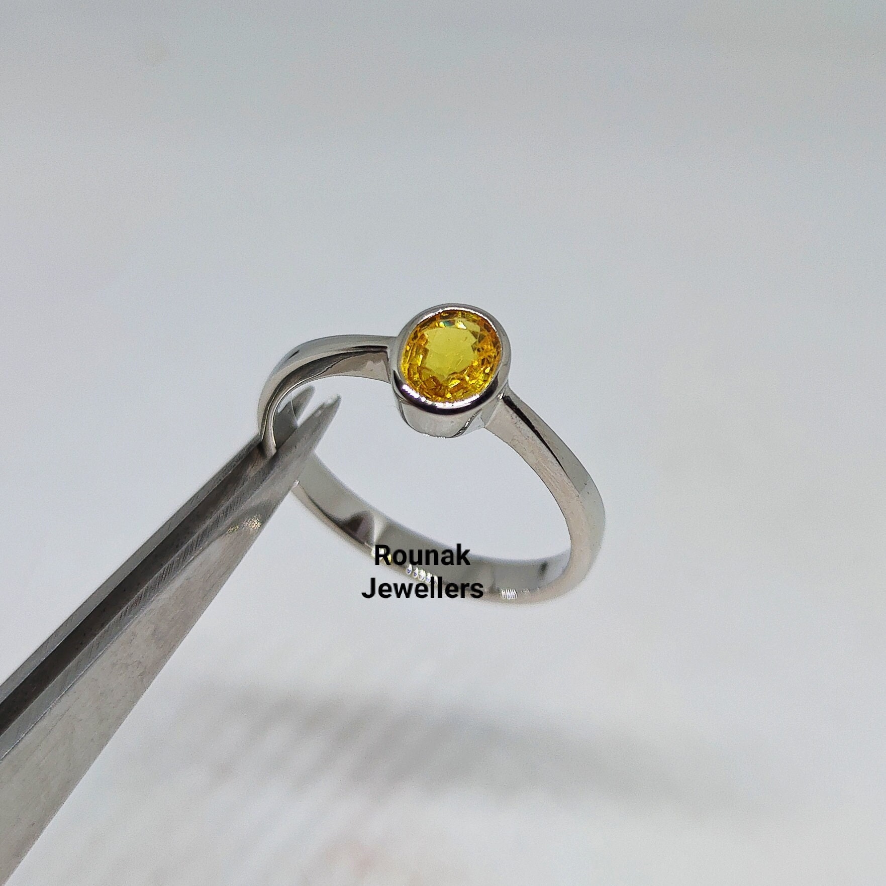 Natürlicher Gelber Saphir Ring, Zierlicher Silberring, 925 Sterling Silber, Geburtssteinring, Ovaler Saphirring, Versprechensring, Frau Geschenk von RounakJewellers