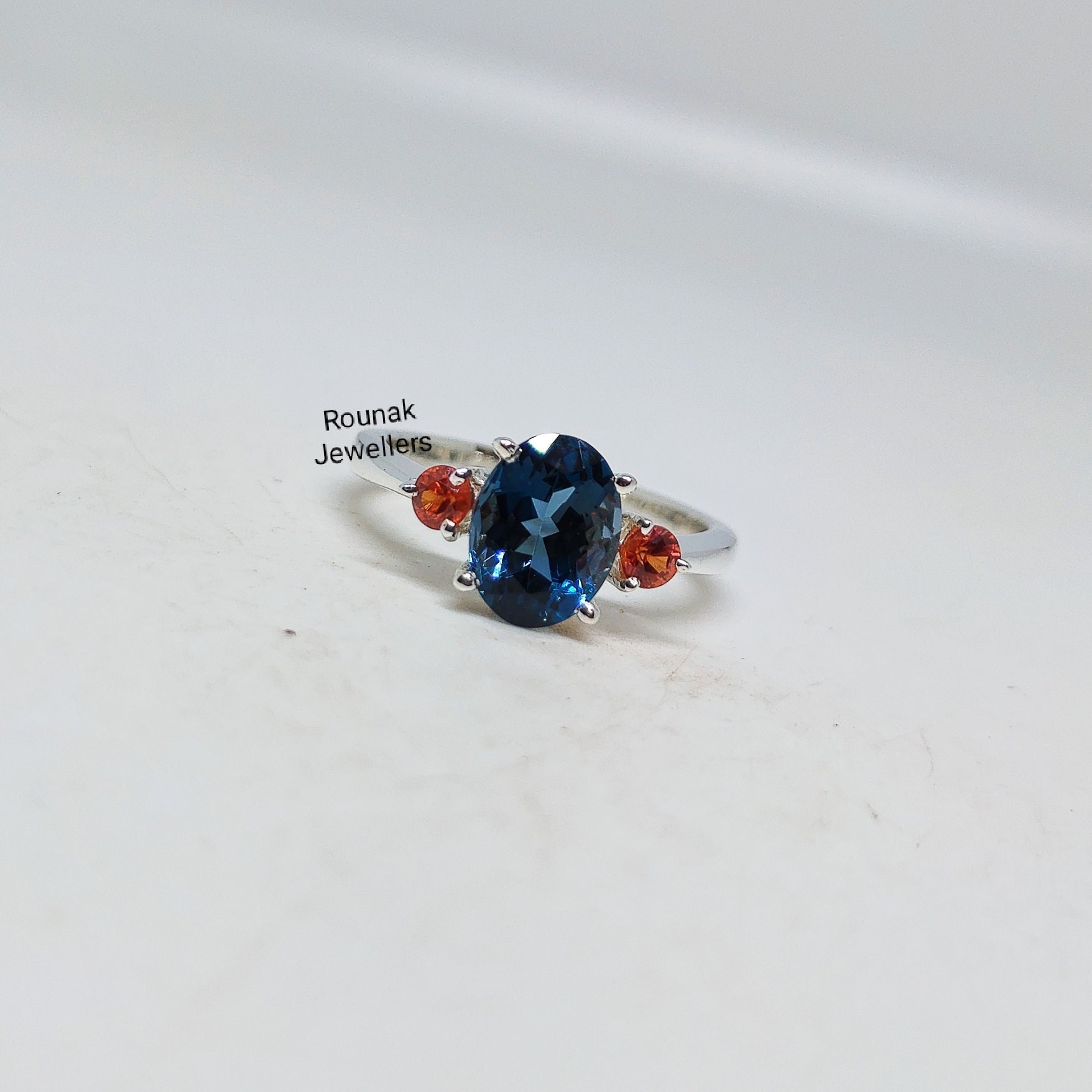 Natürlicher London Topaz Ring Minimalist Ehering Handarbeit Silber Schmuck Zarter Versprechen Ring, Geburtsstein Brautjungfern Geschenk Ring von RounakJewellers